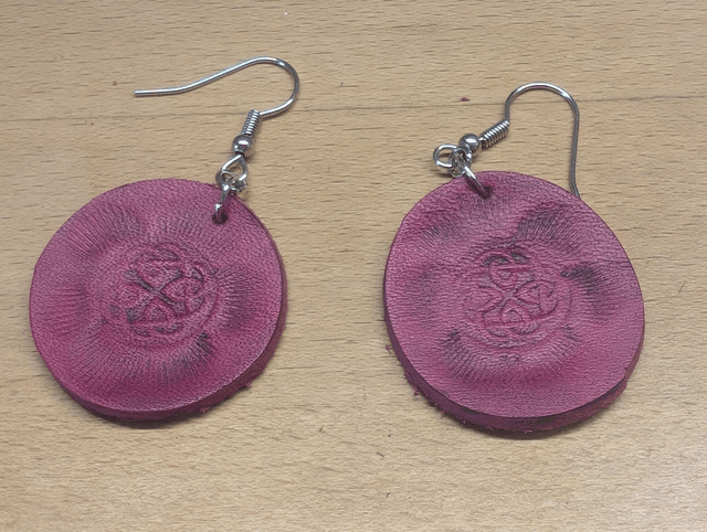 Boucles d'oreille cuir.
