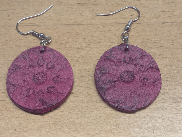 Boucles d'oreille cuir.