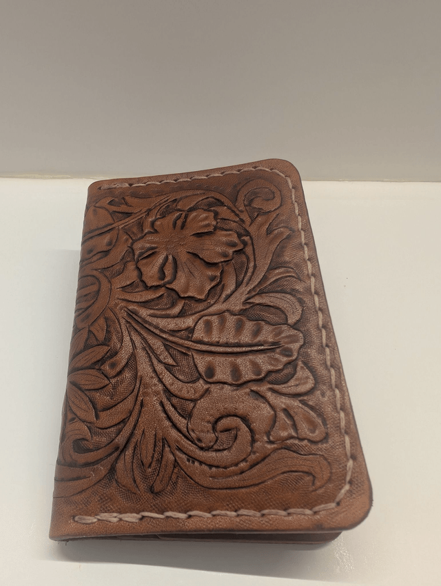 Porte carte 4 emplacements en cuir repoussé.