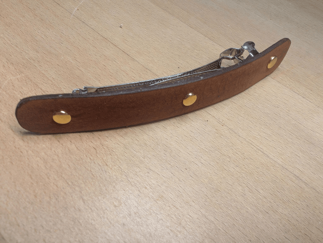 Barrette à cheveux.