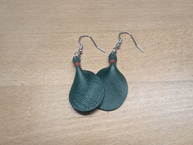 Boucles d'oreille en cuir.
