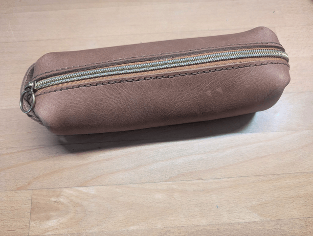 Trousse d'écolier en cuir.
