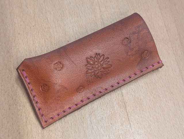 Etui à briquet motif Edelweiss.