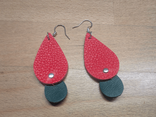 Boucles d'oreille en cuir.