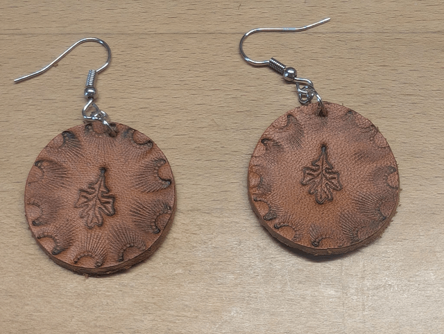 Boucles d'oreille cuir.