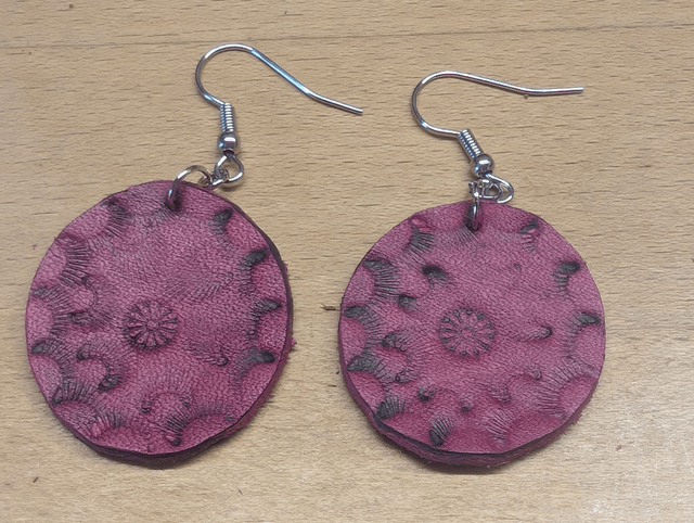 Boucles d'oreille cuir.