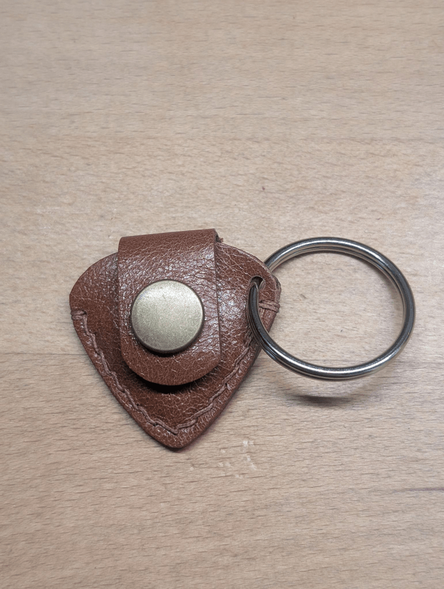 Mini porte-clé avec étui médiator.