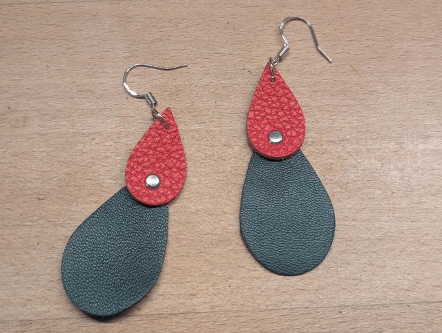 Boucles d'oreille en cuir.