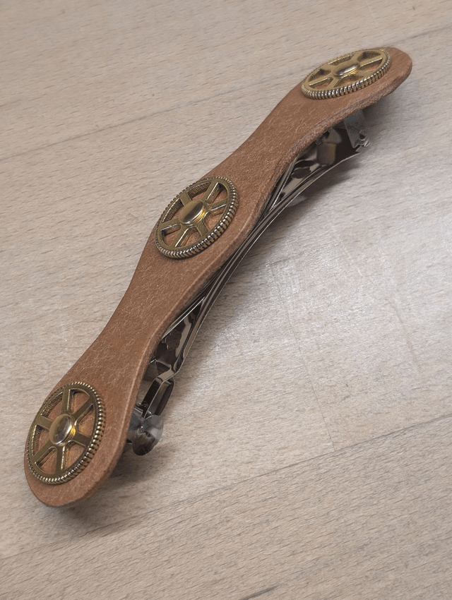 Barrette à cheveux inspiration steampunk.