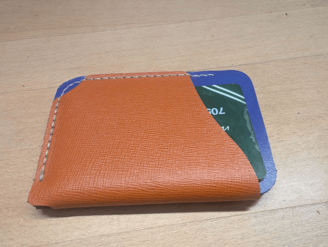 Porte-cartes minimaliste.