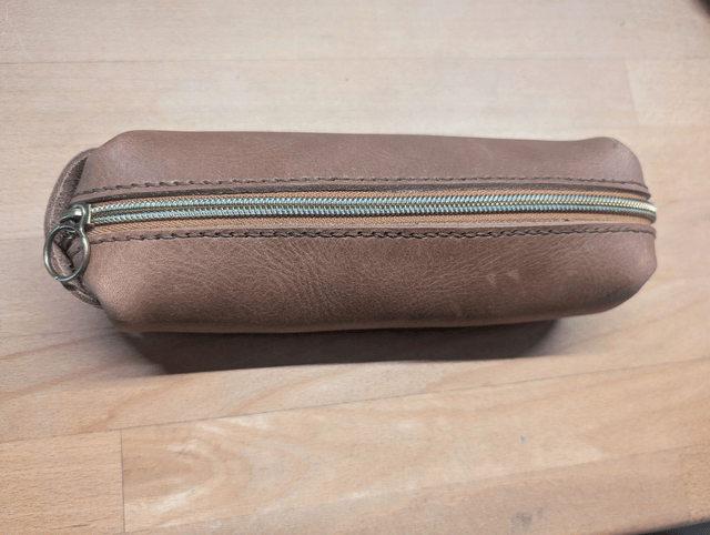 Trousse d'écolier en cuir.