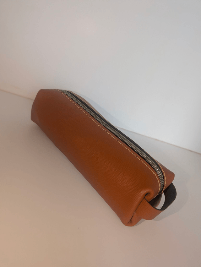 Trousse en cuir.