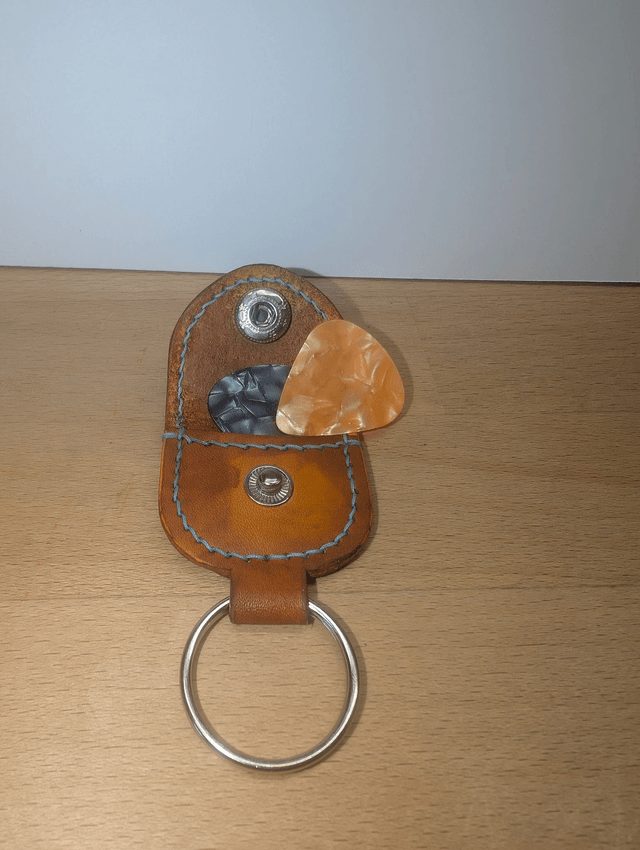Porte-clé avec étui pour médiator