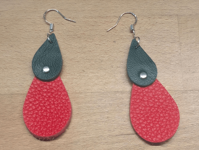 Boucles d'oreille en cuir.
