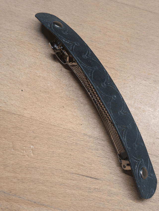 Barrette à cheveux.