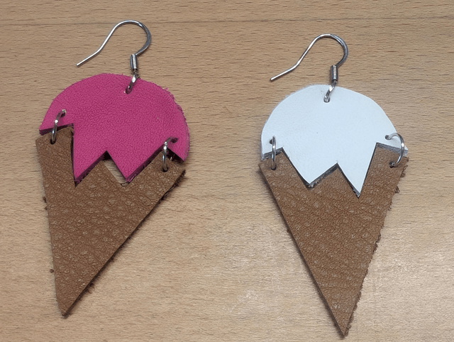 Boucles d'oreille en cuir.