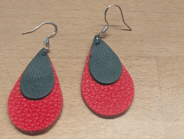 Boucles d&#039;oreille en cuir.