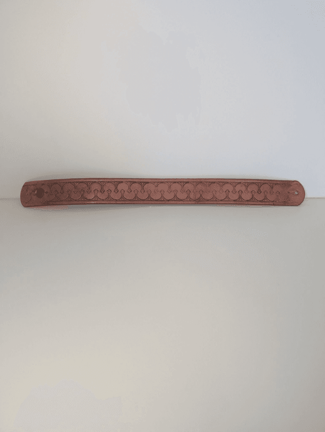 Bracelet embossé.