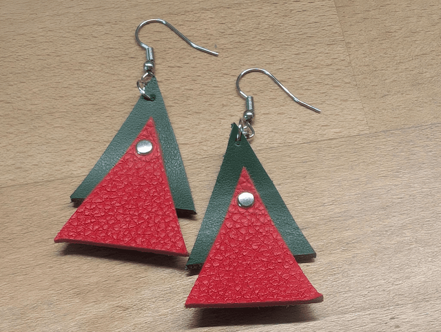 Boucles d&#039;oreille en cuir.